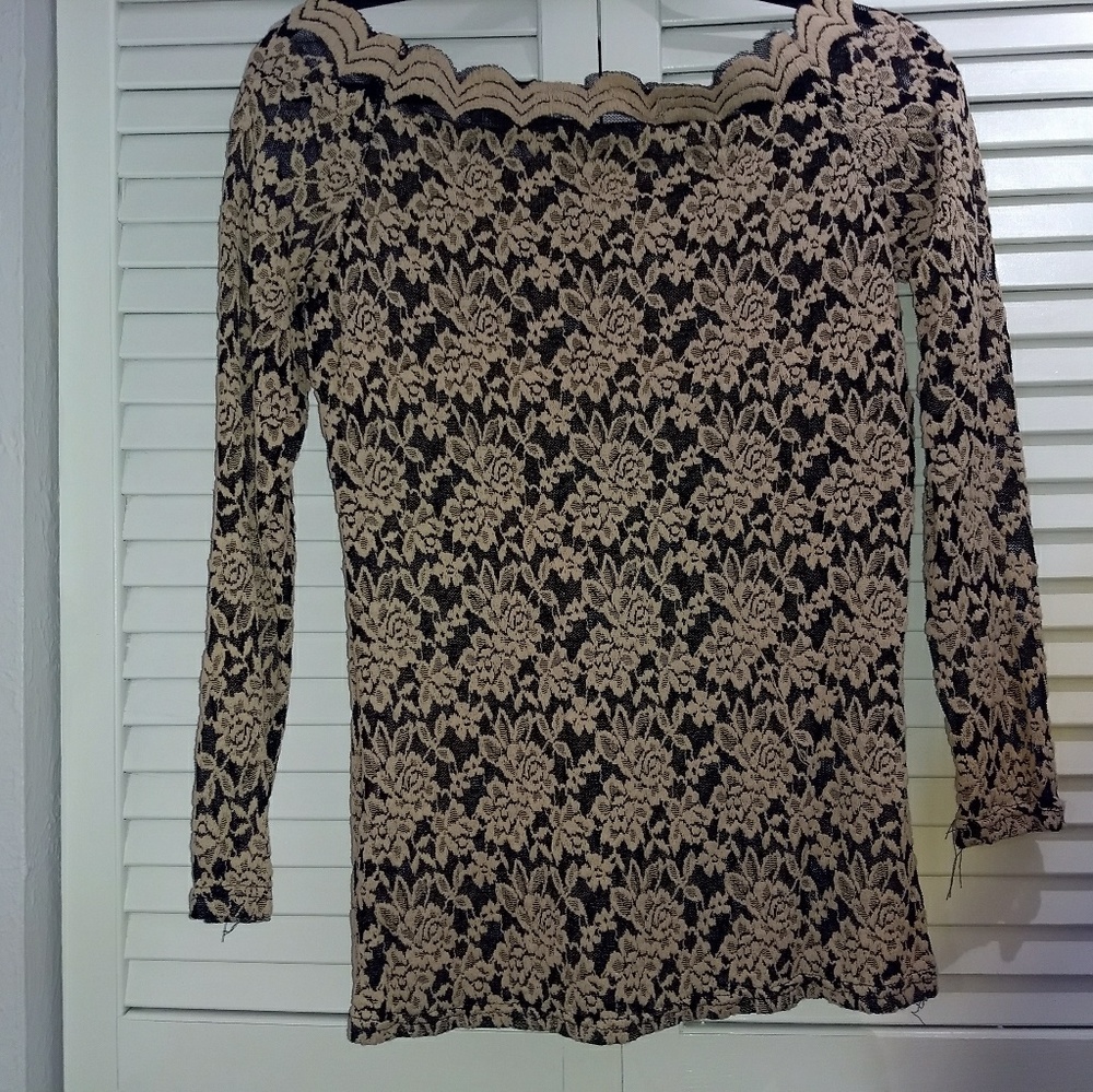 Black/Cream Lacey shoulder baring fitted top